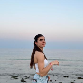 Babysitter in Plonéour-Lanvern: Louann