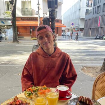 Babysitter in Angers: Timéo