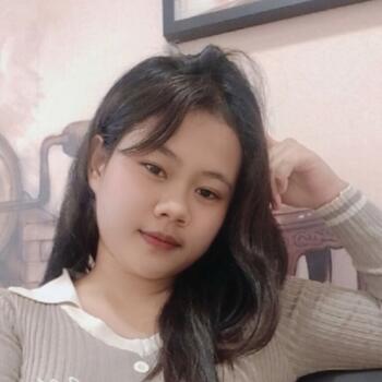 Babysitter di Prambon: Vita