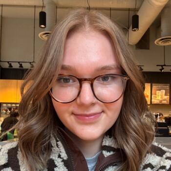 Baby-sitter in North Vancouver: Kate