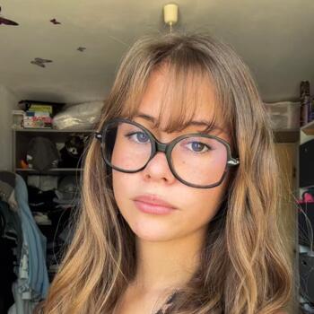 Babysitter in Grez-sur-Loing: Alyssa