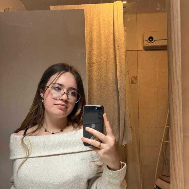 Babysitter in Carignan-de-Bordeaux: Noémie