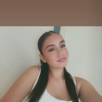 Babysitter in Saint-Etienne: Emila