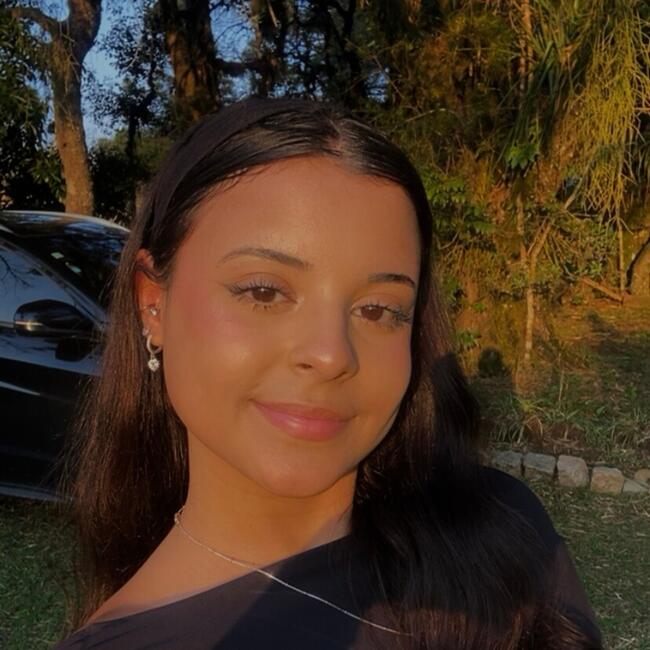 Babá em Curitiba: Larissa