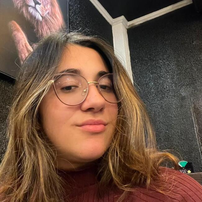 Babá em Balneário Camboriú: Yasmin