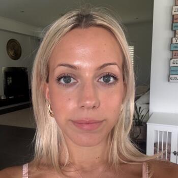 Babysitter in Wilton: Brooklyn