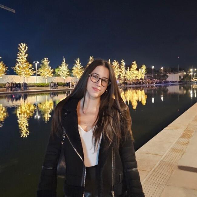 Babysitter in Petroúpolis: Νίκη Κουρμούση