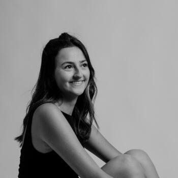 Baby-sitter à Saint-Julien-Maumont: Elisa