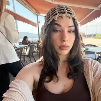 Babysitter in Vienna: Esra