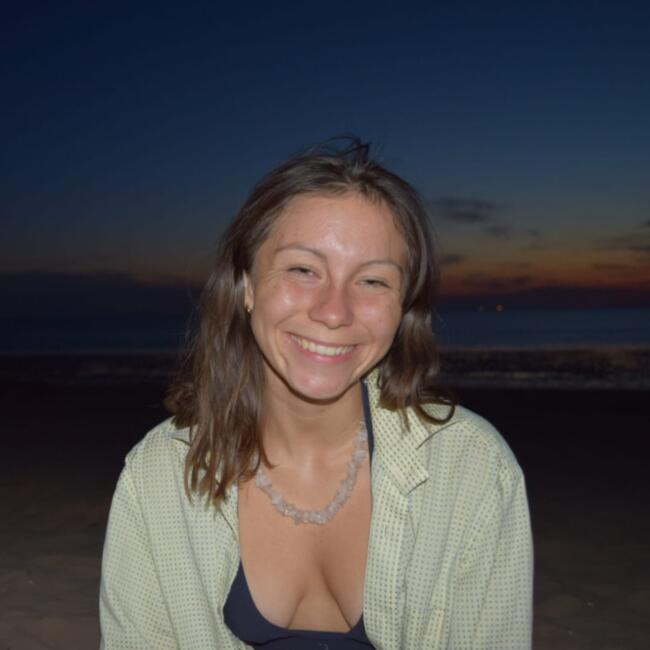 Babysitter in Châtelaillon-Plage: Flora