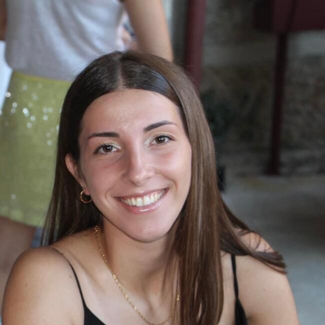 Babysitter in Serzedelo: Bruna