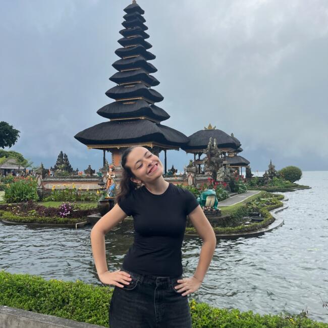 Babysitter in Saint-Jean-de-Couz: Abigael