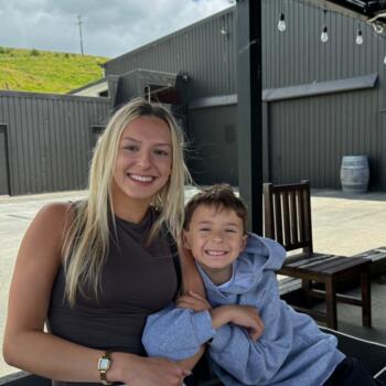 Babysitter Auckland: Dasha