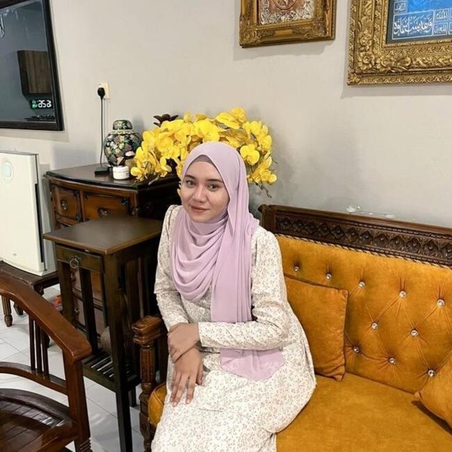 Pengasuh di Banting: Farah