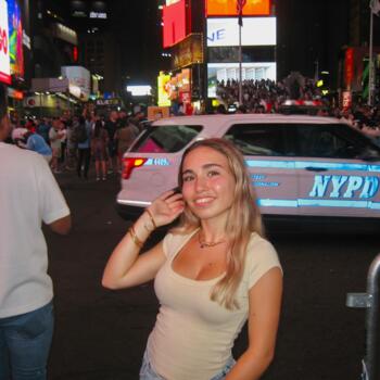 Babysitter in Bayonne: Lucie