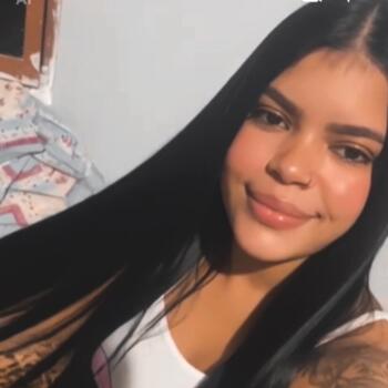 Babysitter Contagem: Taiane