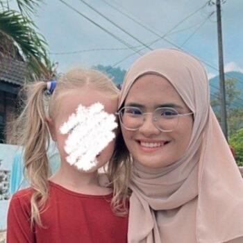 Babysitter in Kuah: Bella Husni