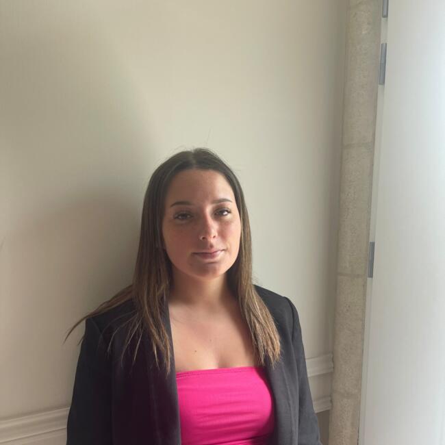Babysitter in Saint-Médard-en-Jalles: Louna