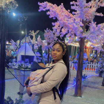 جليسة أطفال عجمان: Opara