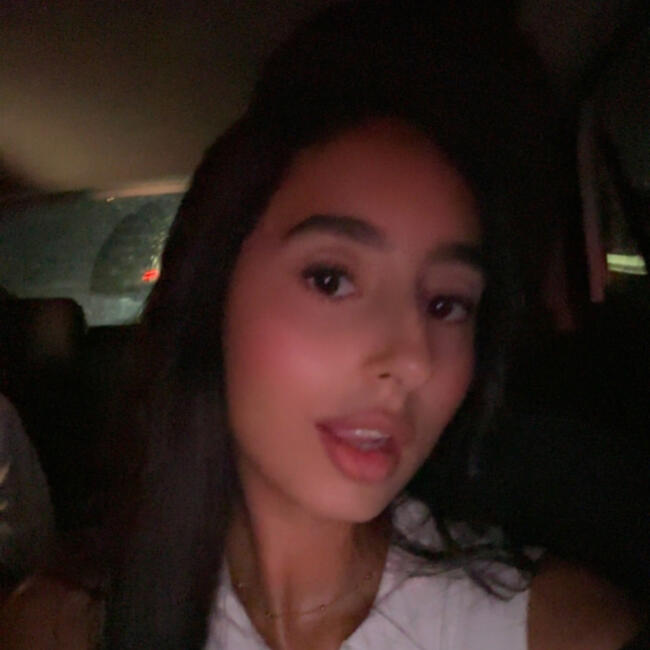 Babysitter in Cannes: Lina