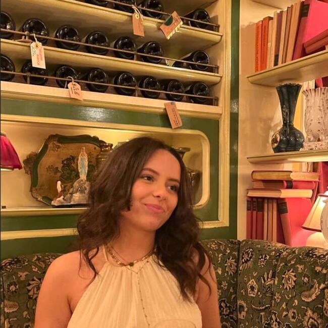 Babysitter in Montlignon: Olivia