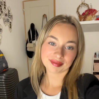 Babysitter in Plouzévédé: Eva