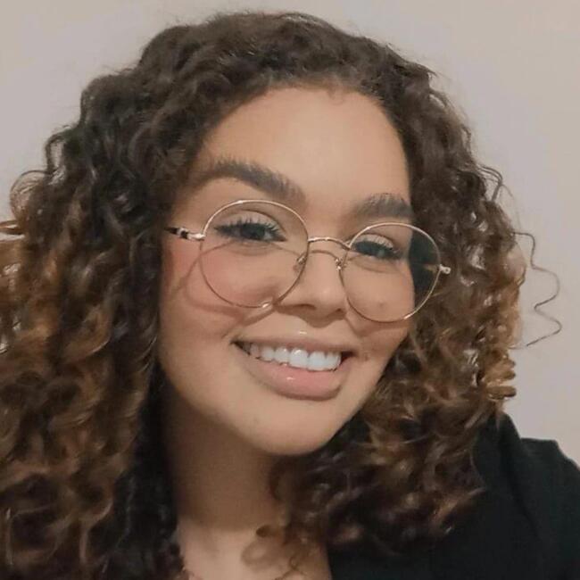 Babysitter in São Sebastião: Milena