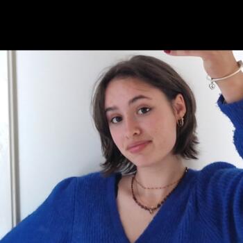 Babysitter in Isneauville: Chloé