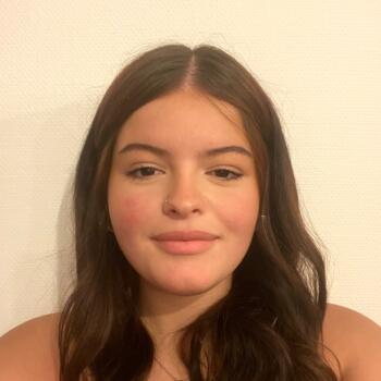 Babysitter in Garches: Ely