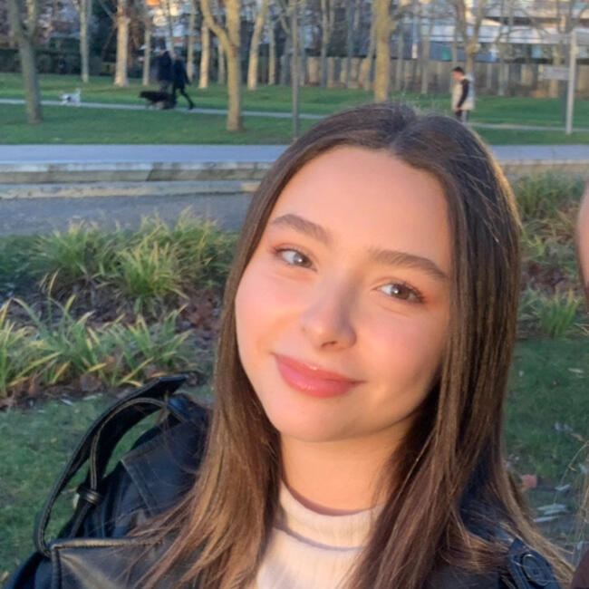 Babysitter in Cergy: Sherine