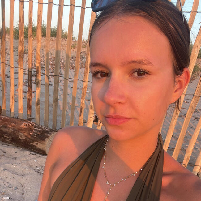 Babysitter in Saint-Nazaire: Eve