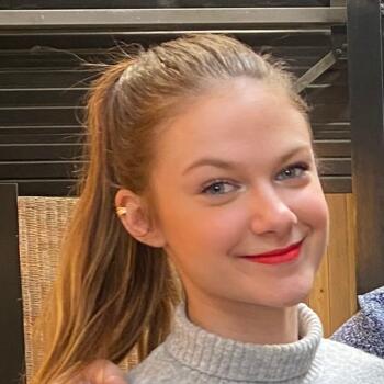 Babysitter Bourg-des-Comptes: Laura