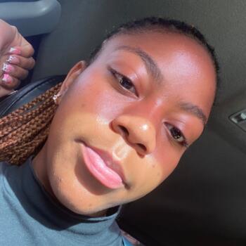 Babysitter Nairobi: Isabella