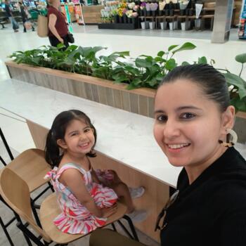 Trabalho de babysitting em Camberra: Trabalho de babysitting Lubna