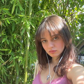 Baby-sitter in Rouen: Linda