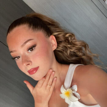 Babysitter in Le Pallet: Louna