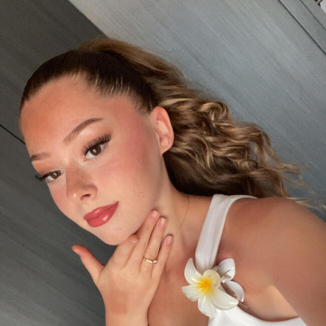 Babysitter in Le Pallet: Louna