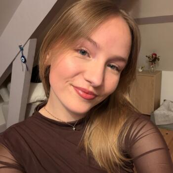 Babysitter in Sergenaux: Louise