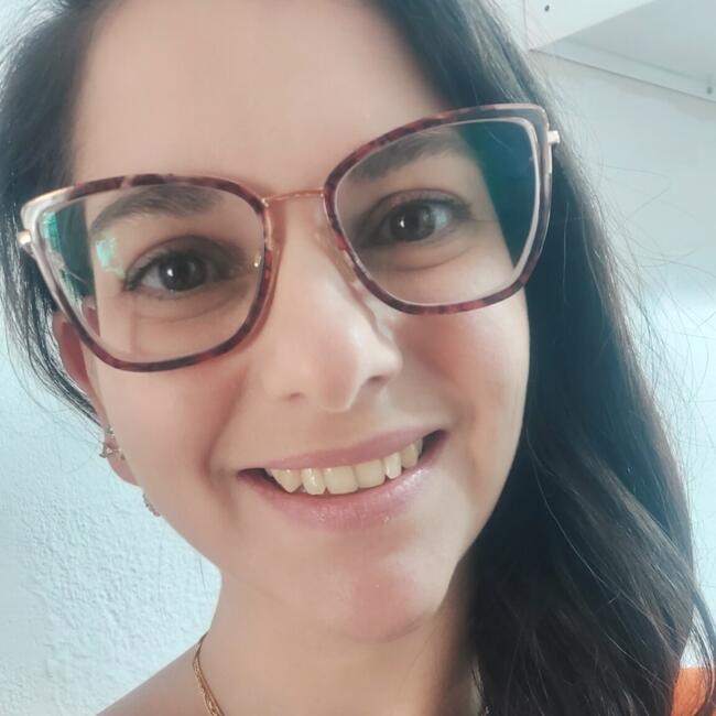 Babá em Assis: Stéfani