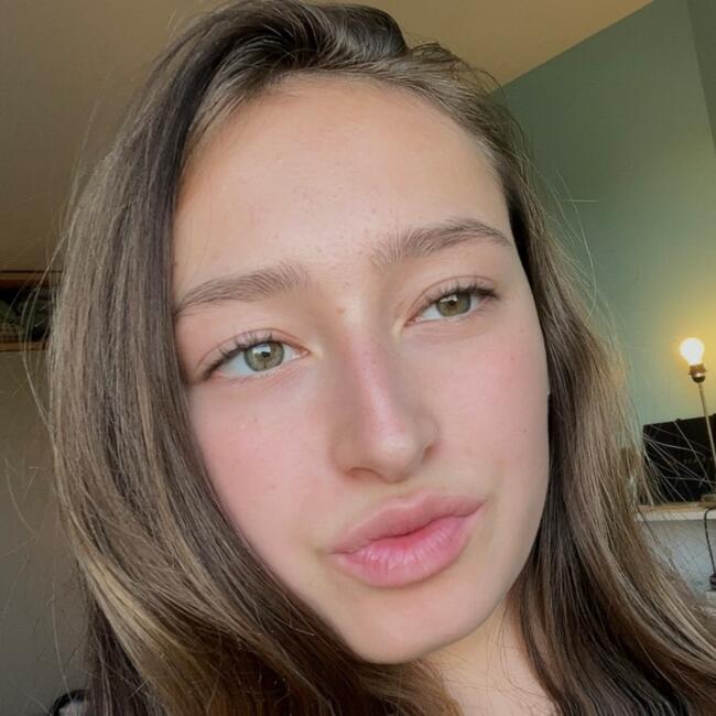 Babysitter in Asnières-sur-Seine: Anna