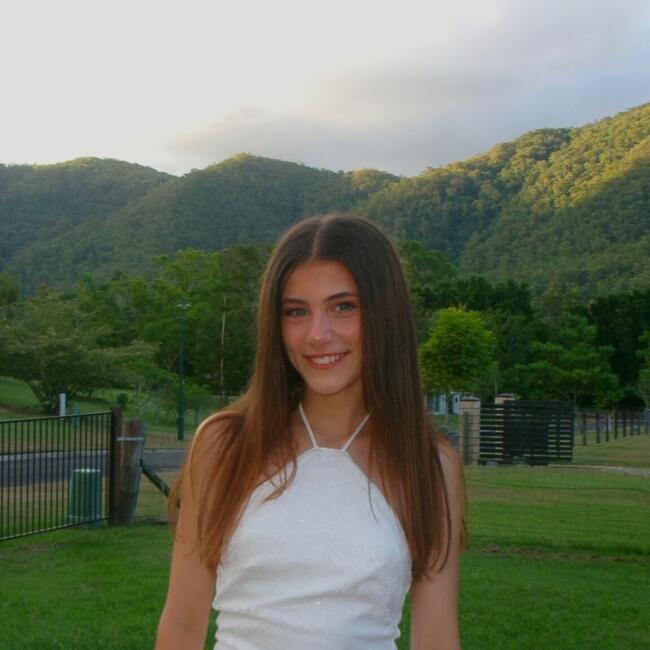 Babysitter in Melbourne: Mia