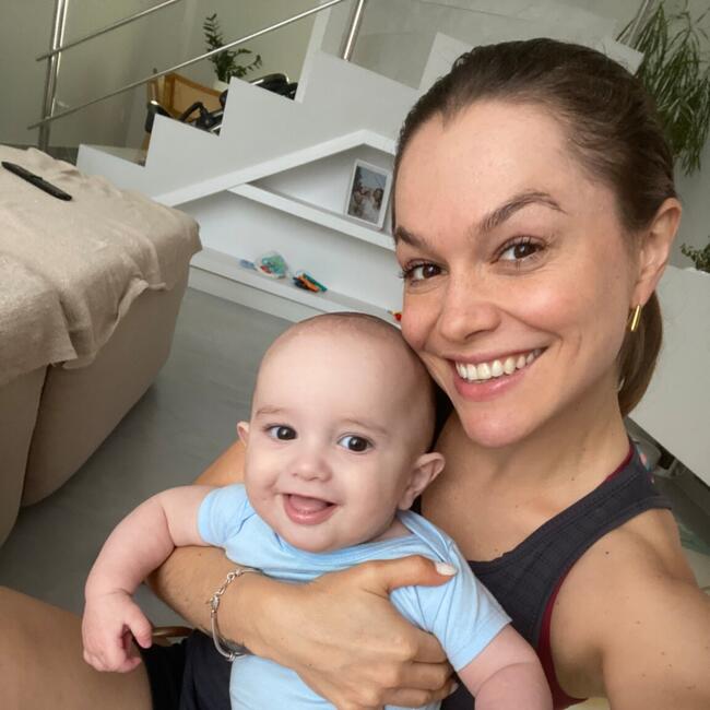 Emprego de babá em Blumenau: Thayrine
