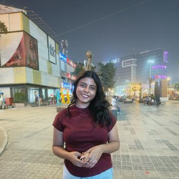 Babysitter in Noida: Harshita