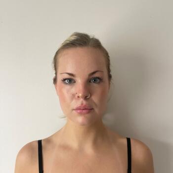 Babysitter in Dunedin: Amber