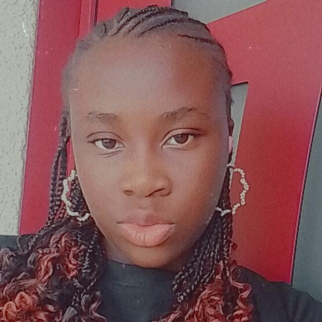 Babysitter in Retiers: Nouria