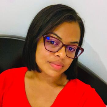 Babysitter in Santa Ana: María