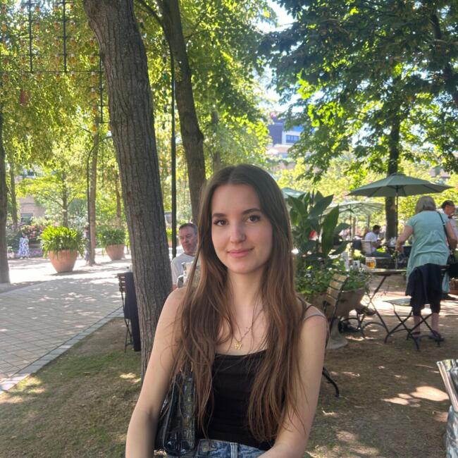 Babysitter in Fribourg: Lorena