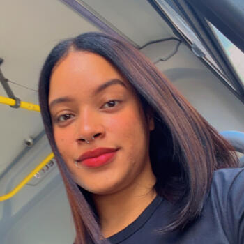 Babysitter Betim: Leiliane