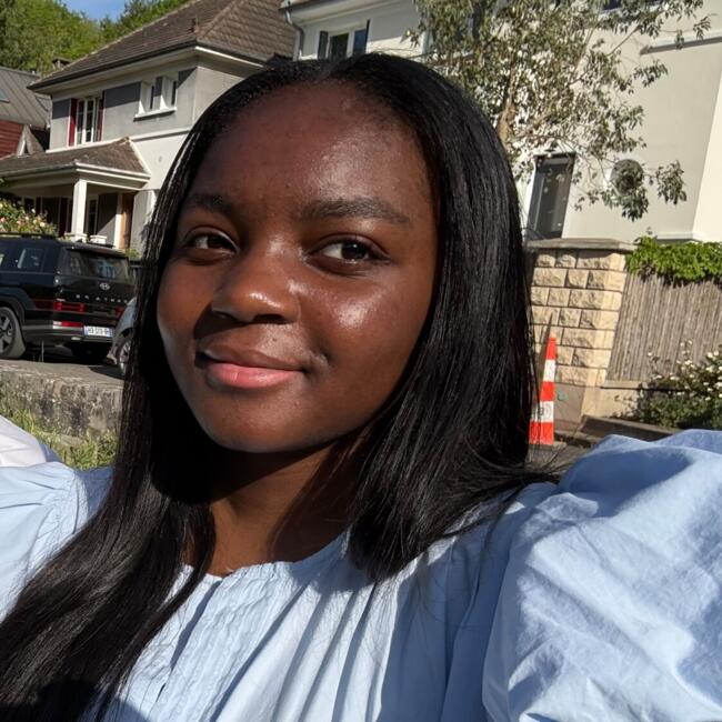 Babysitter in Bourg-la-Reine: Juliana