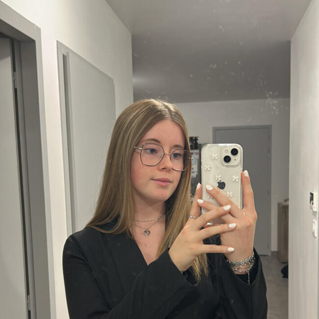 Babysitter in Saint-Martin-des-Noyers: Sylvanie